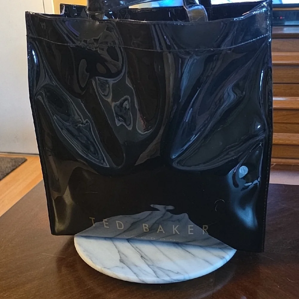 Ted Baker Glossy Black Tote with Bow ๐ค๐ - Picture 6 of 16